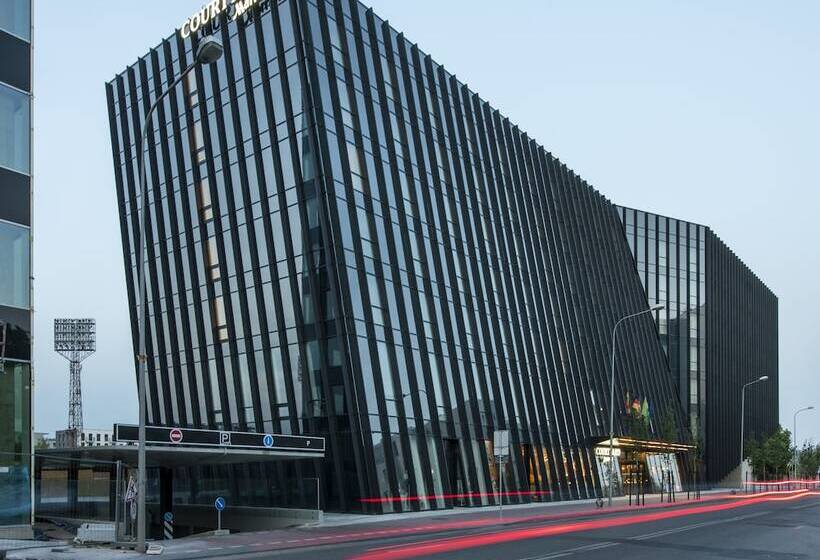 هتل Courtyard By Marriott Vilnius City Center