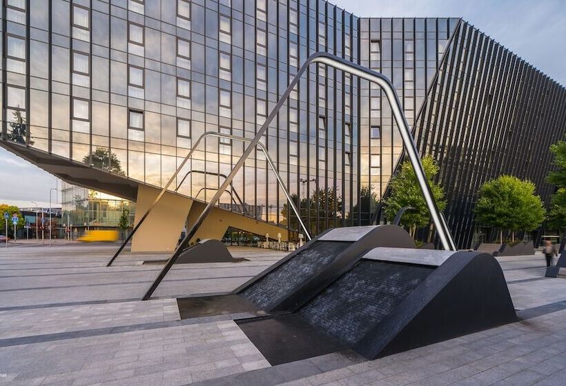 هتل Courtyard By Marriott Vilnius City Center