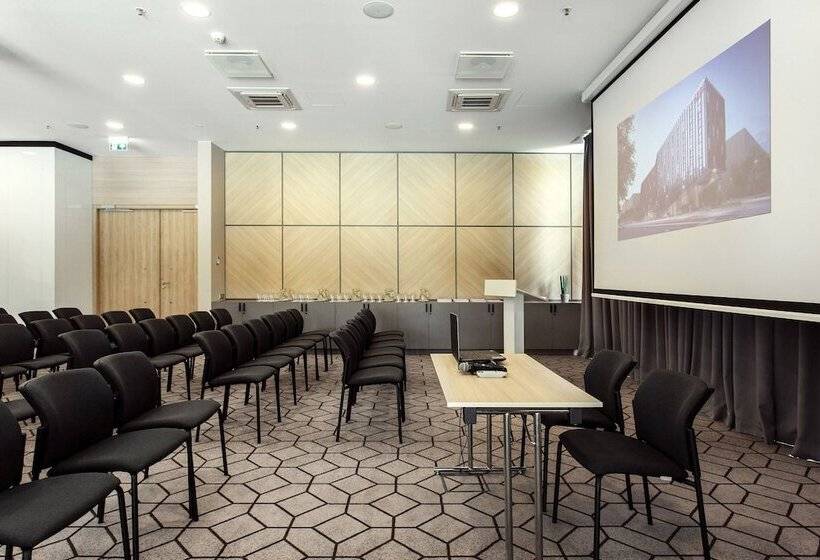 هتل Courtyard By Marriott Vilnius City Center