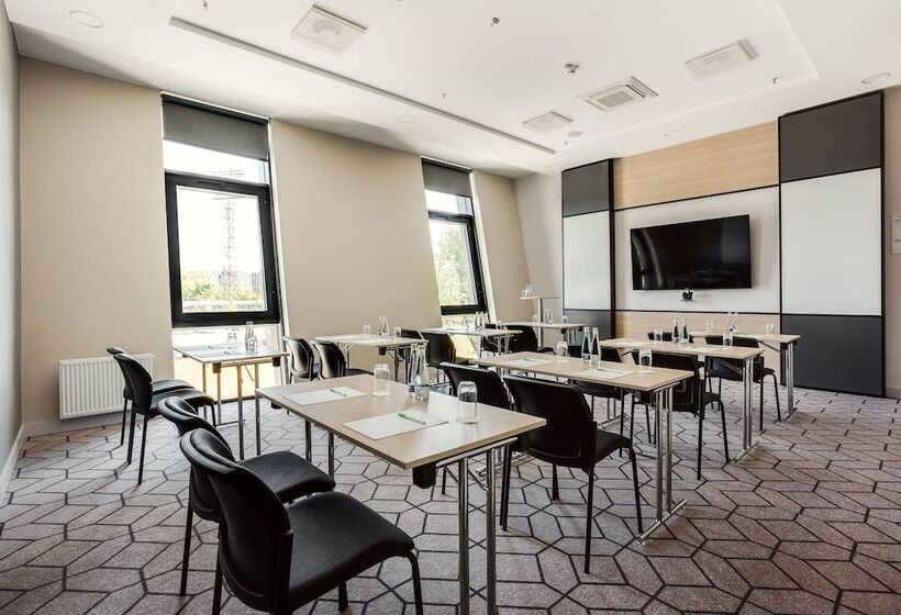 هتل Courtyard By Marriott Vilnius City Center