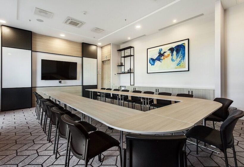 هتل Courtyard By Marriott Vilnius City Center