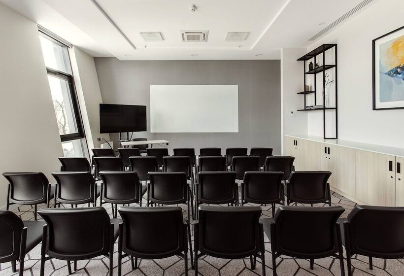 هتل Courtyard By Marriott Vilnius City Center