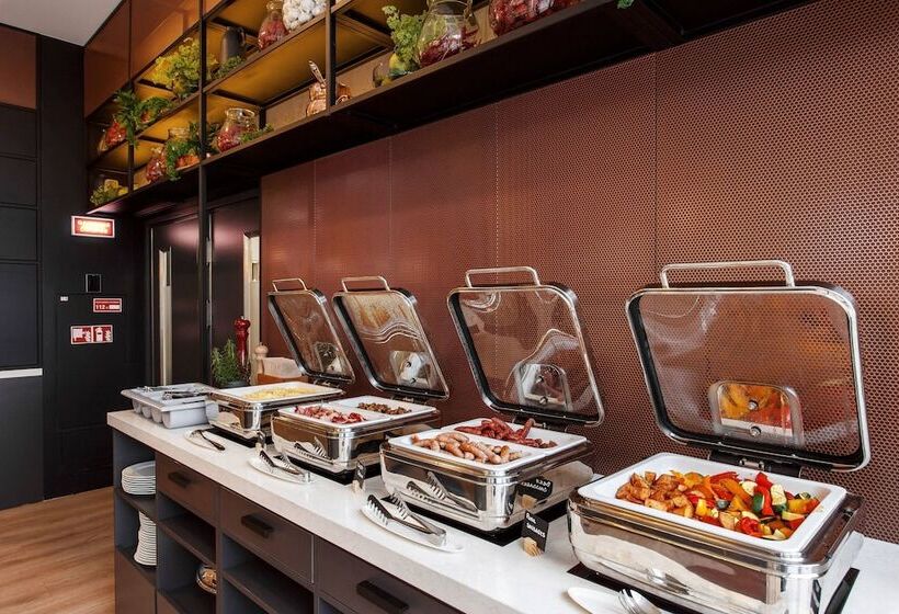 هتل Courtyard By Marriott Vilnius City Center