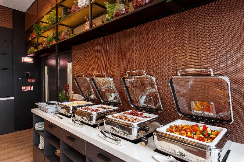 هتل Courtyard By Marriott Vilnius City Center