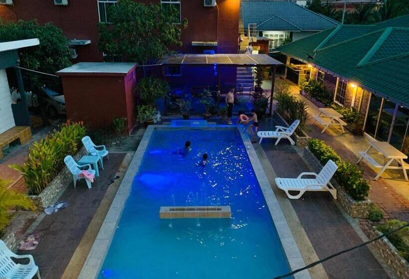 هتل D Lima Beach Inn