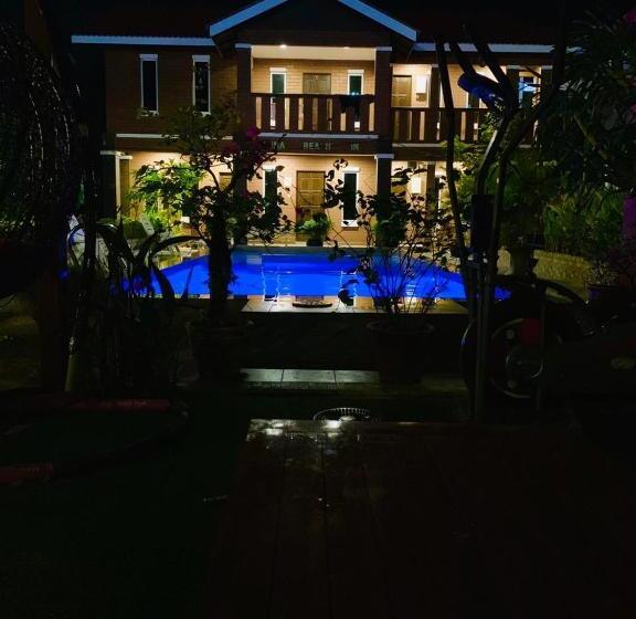 هتل D Lima Beach Inn