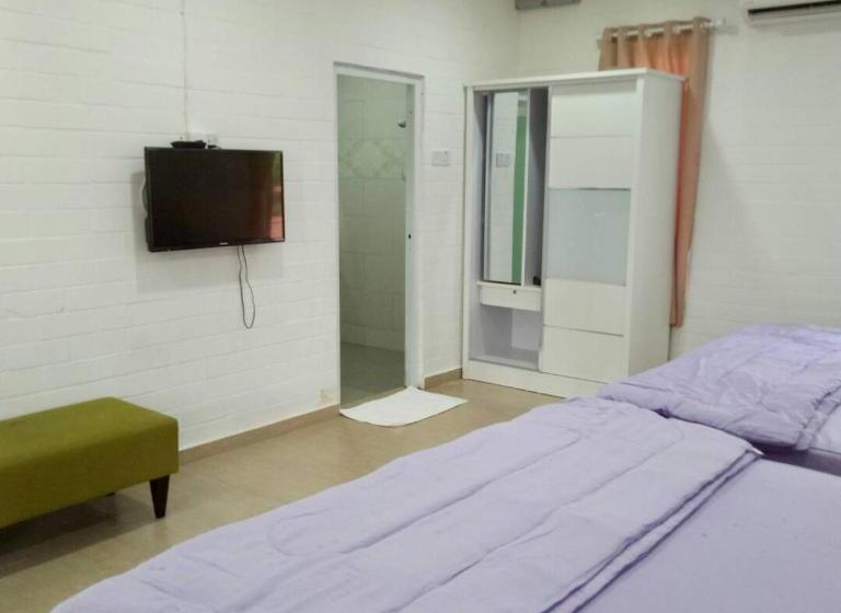 هتل D Lima Beach Inn