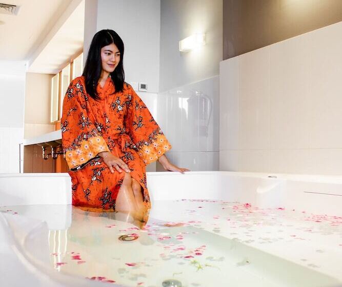 Harris Hotel & Conventions Solo