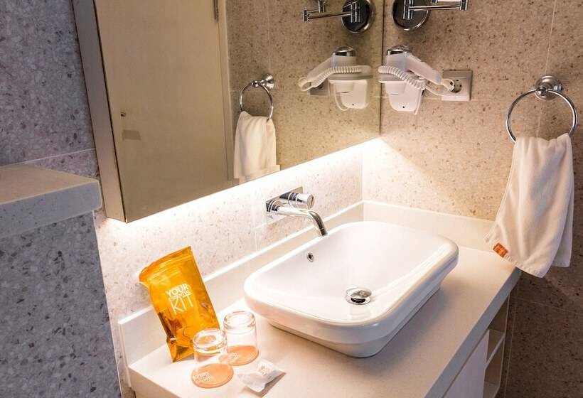 Harris Hotel & Conventions Solo