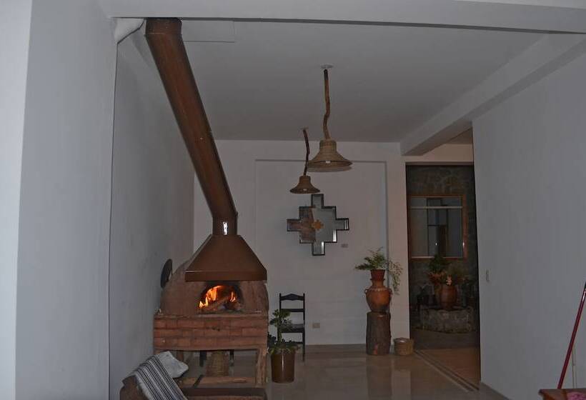 هتل Hostal Balcon De Piedras