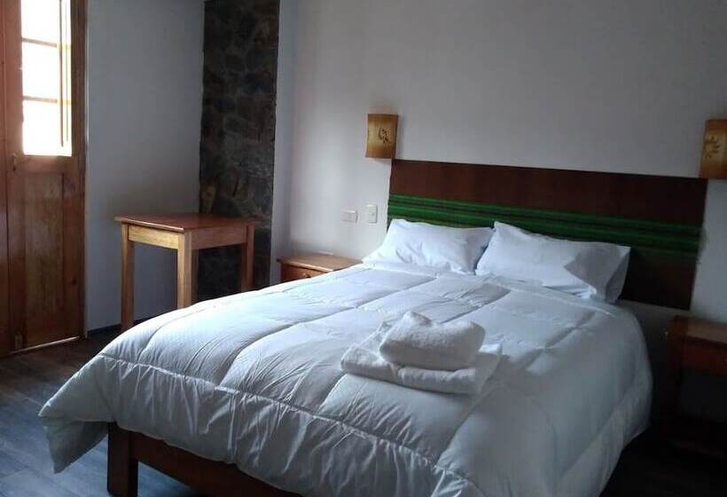 هتل Hostal Balcon De Piedras