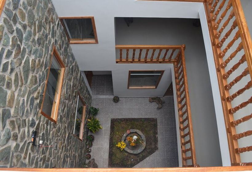 هتل Hostal Balcon De Piedras