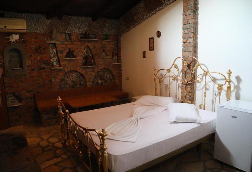 בית מלון כפרי Keshtjella Syni Zi   Bujtine