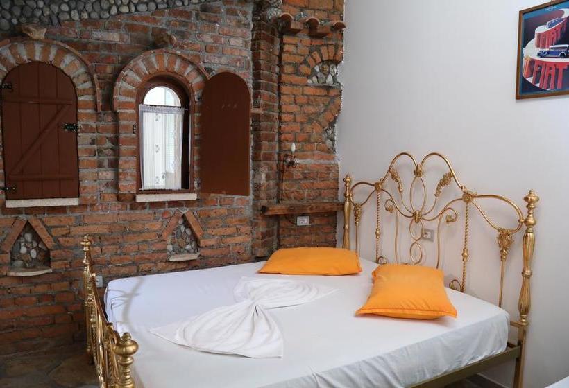 בית מלון כפרי Keshtjella Syni Zi   Bujtine