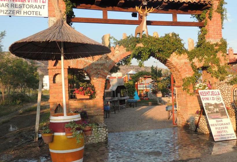 בית מלון כפרי Keshtjella Syni Zi   Bujtine