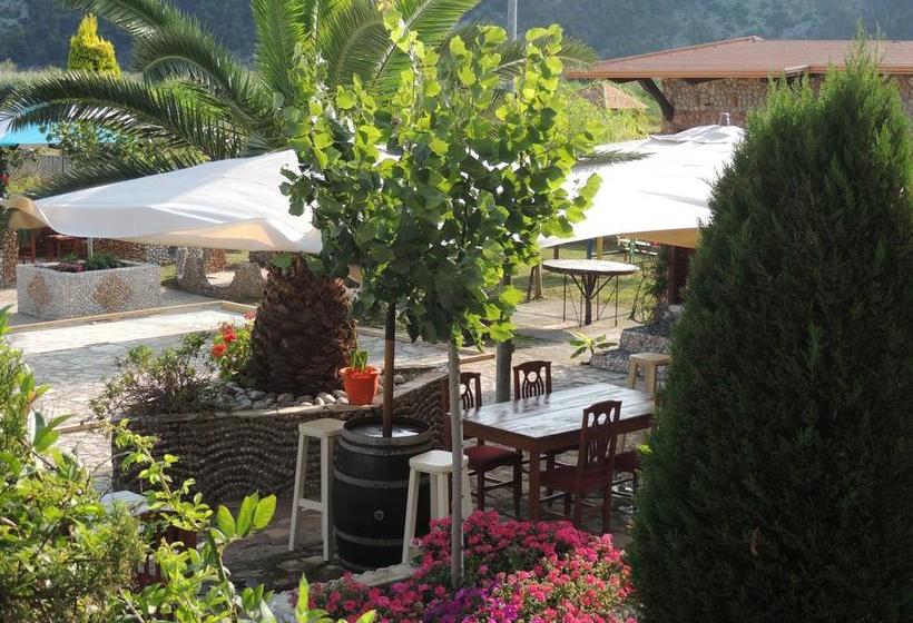 בית מלון כפרי Keshtjella Syni Zi   Bujtine