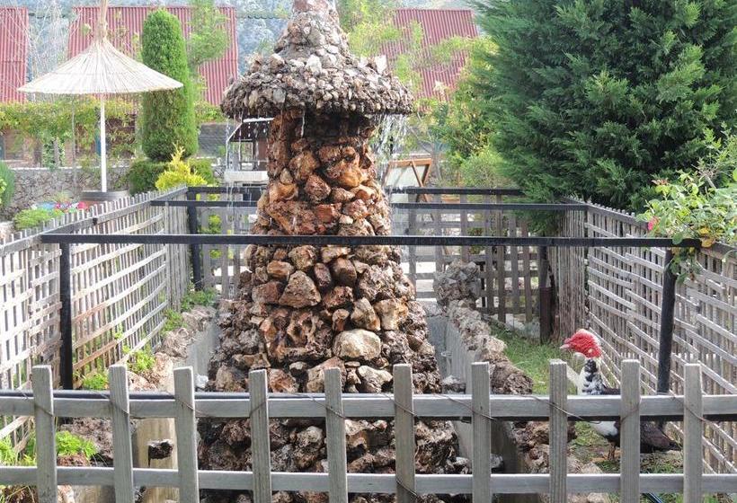 בית מלון כפרי Keshtjella Syni Zi   Bujtine