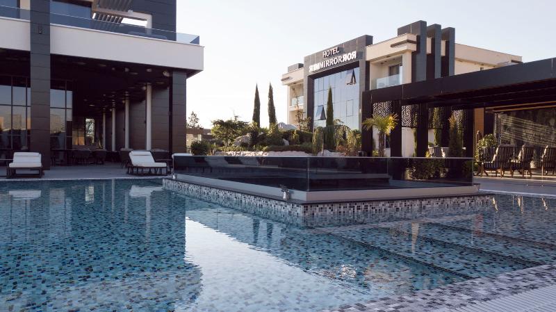 هتل Mirror