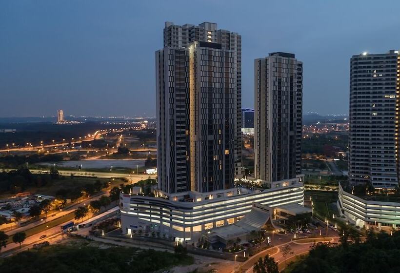 בית מלון כפרי Ramada By Wyndham Meridin Johor Bahru