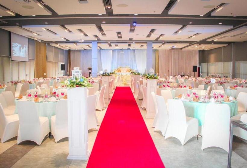 בית מלון כפרי Ramada By Wyndham Meridin Johor Bahru