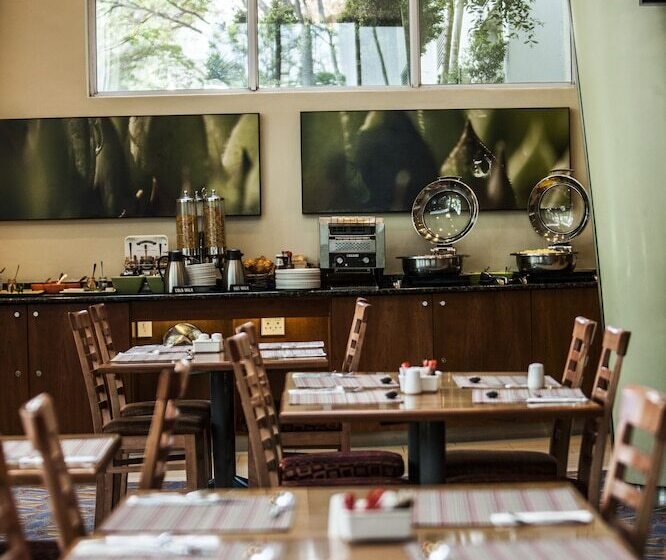 호텔 Stayeasy Pretoria