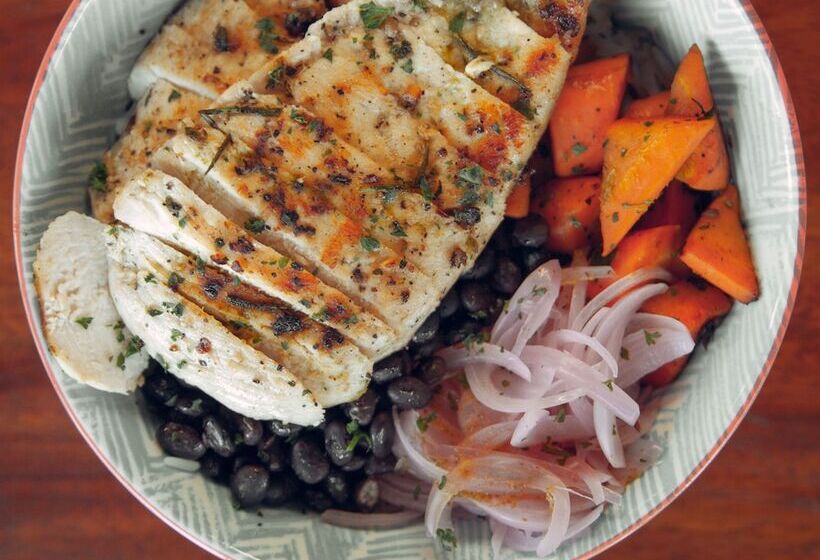 هتل Explorers Hub