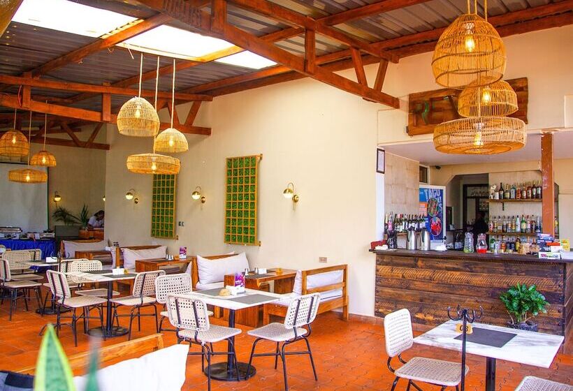 هتل Explorers Hub