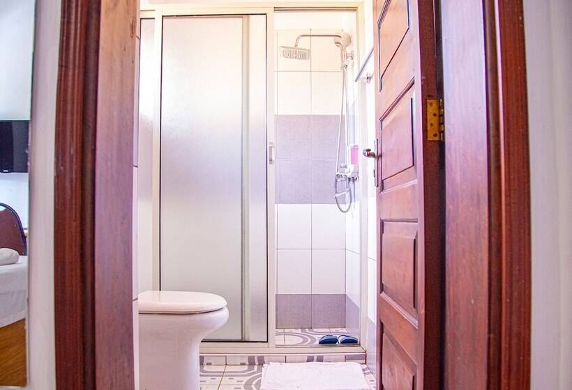 هتل Explorers Hub