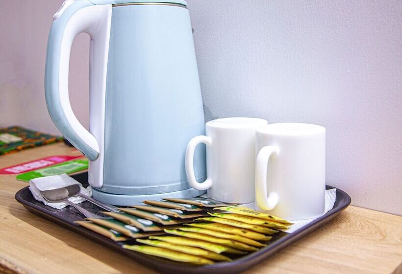 هتل Explorers Hub