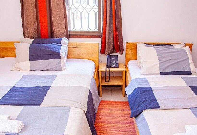 هتل Explorers Hub