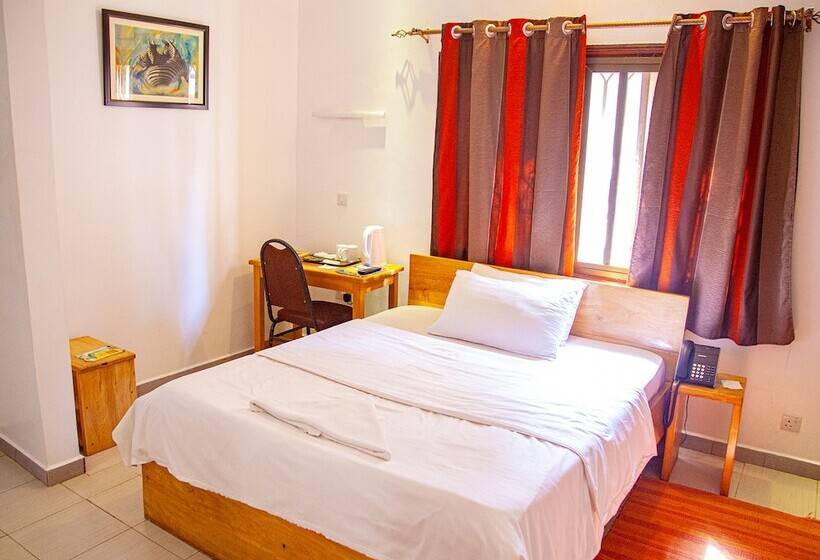 هتل Explorers Hub