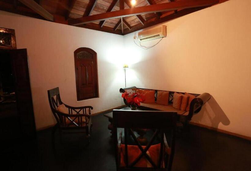 Отель Villa Kusum