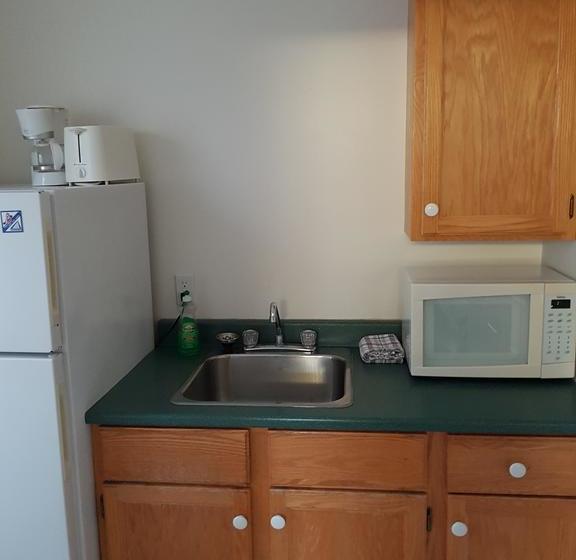 فندق على الطريق Covered Bridge Inn & Suites