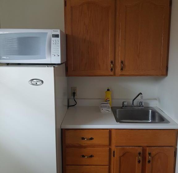 فندق على الطريق Covered Bridge Inn & Suites