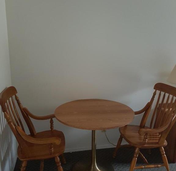 فندق على الطريق Covered Bridge Inn & Suites