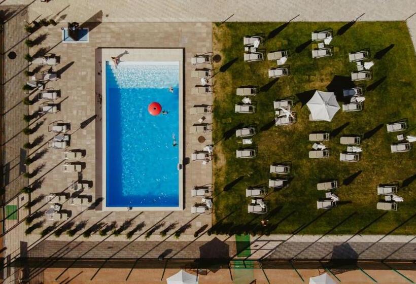 אתר נופש Tci Social Club