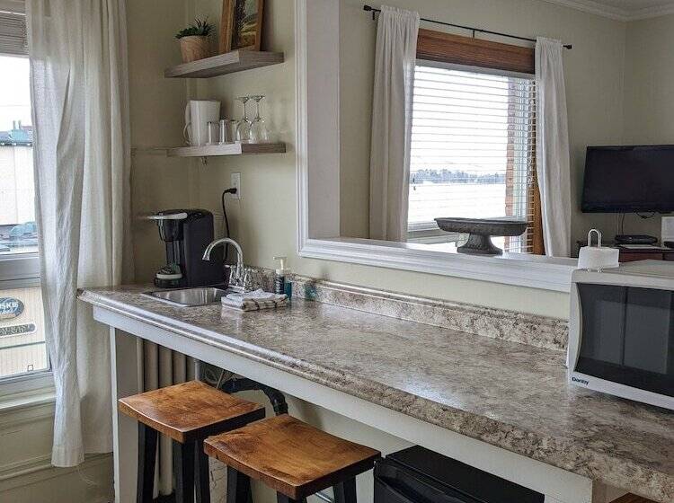 Stonewater Manor B&b