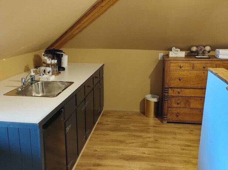Stonewater Manor B&b