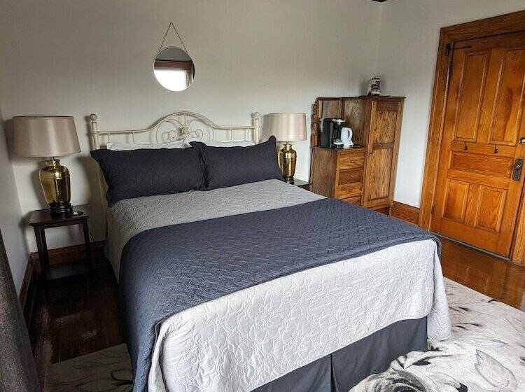 Stonewater Manor B&b