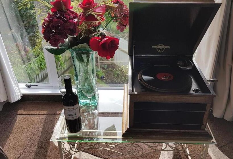 تختخواب و صبحانه Mnm's Bnb