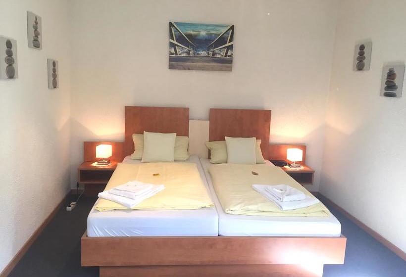 ベッドアンドブレックファースト Zur Reblaus