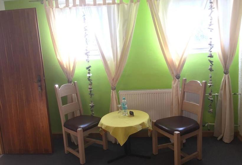 ベッドアンドブレックファースト Zur Reblaus