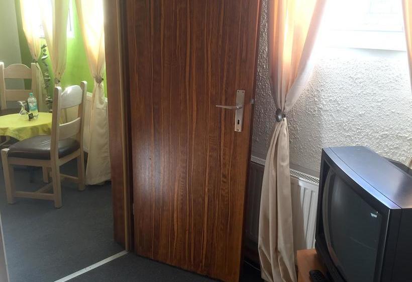 ベッドアンドブレックファースト Zur Reblaus