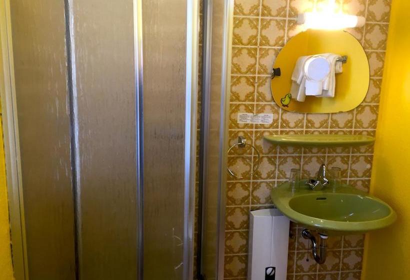 ベッドアンドブレックファースト Zur Reblaus