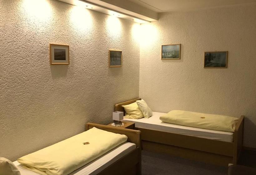 ベッドアンドブレックファースト Zur Reblaus