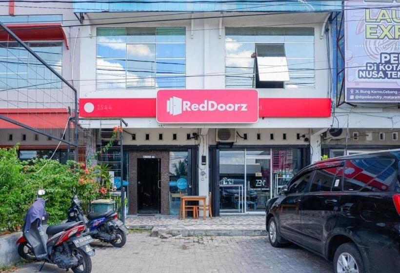 민박 Reddoorz Near Rsud Kota Mataram
