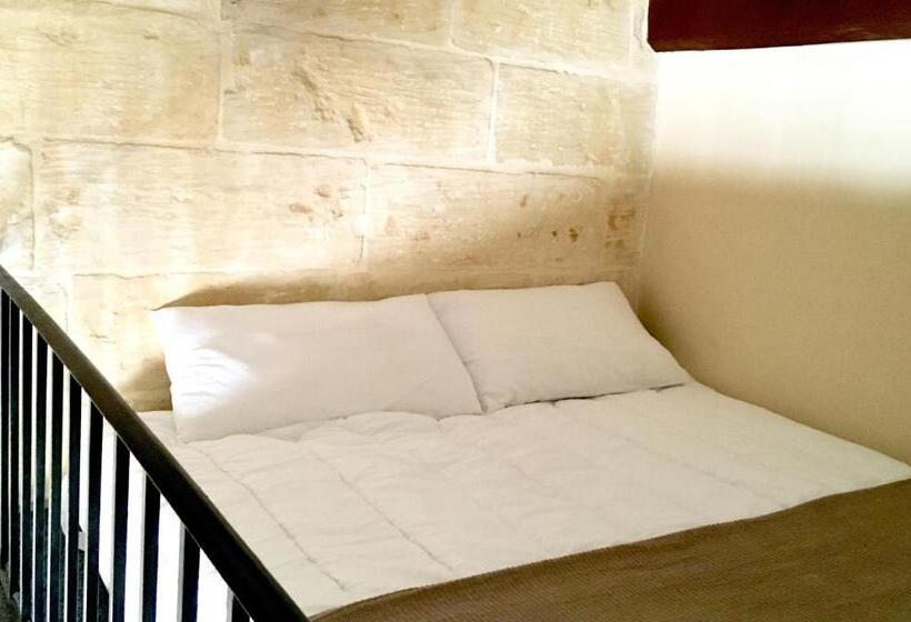 تختخواب و صبحانه Xemx