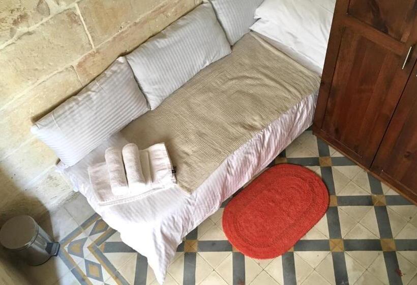 تختخواب و صبحانه Xemx