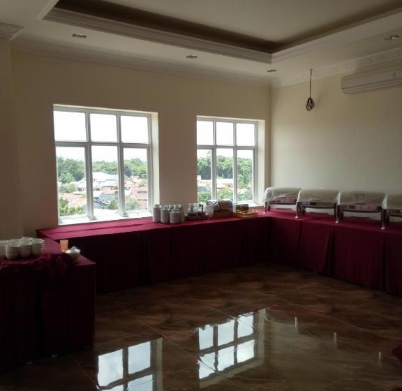 Grand Town Hotel Mandai