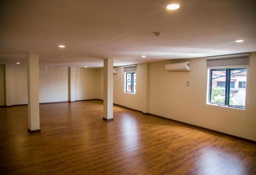 Отель Apple Suites